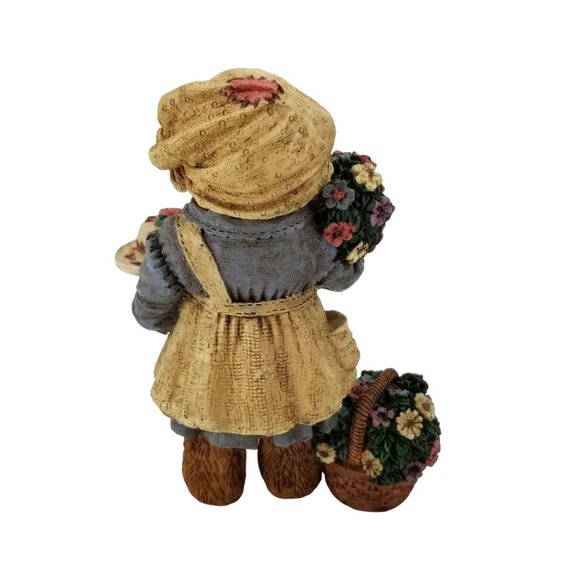 Vintage Gift Bear With Decorated Cake and Bouquet Of Flowers - Picture 3 of 7